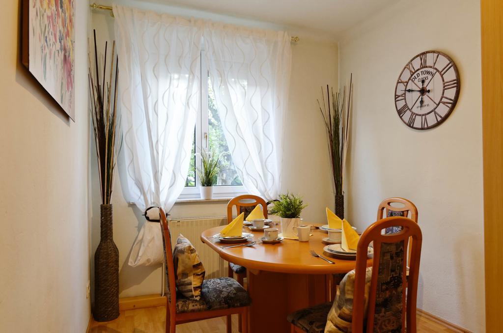 Manu Apartment Hennersdorf Zimmer foto